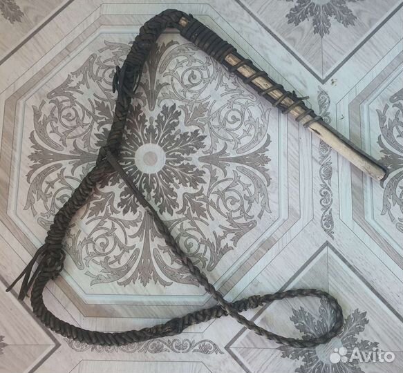 Кнут из кожи