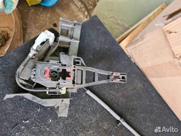 Замок боковой двери задний левый Ford Focus 3 1.6