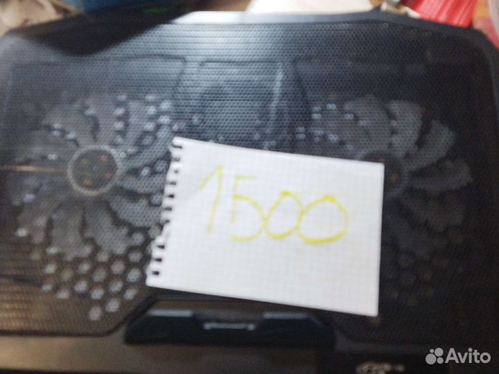 Игрушки и охлождающия подставка для ноутбука