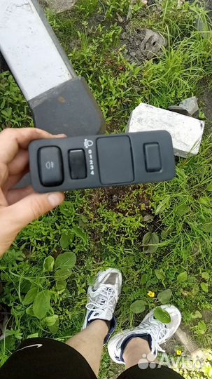 Блок управления зеркалами Mitsubishi Carisma