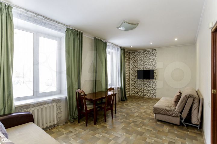 2-к. квартира, 60 м², 1/4 эт.