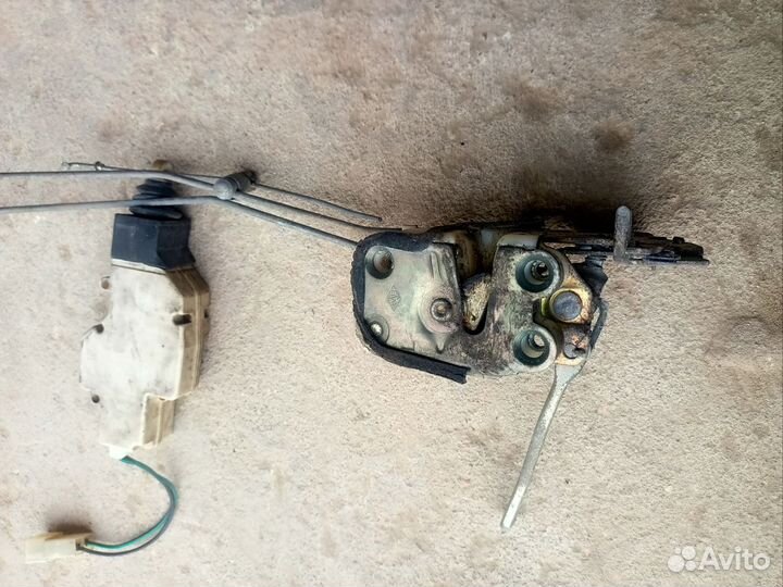 Замок задний левый Mitsubishi Galant 6