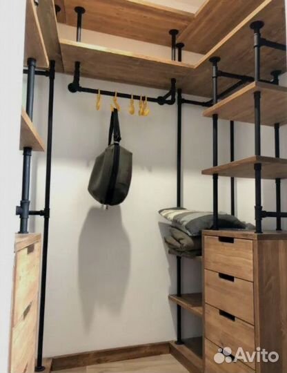 Шкаф на заказ яркого цвета