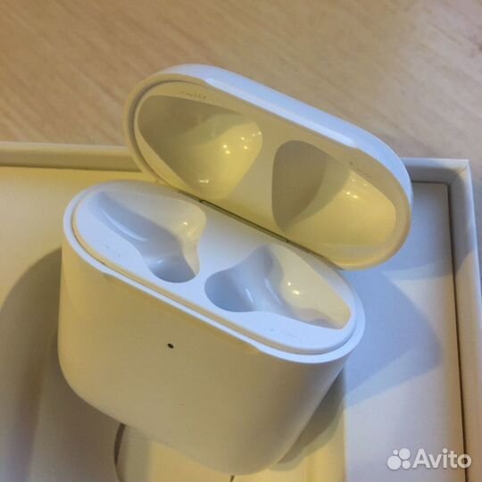 Кейс с беспроводной зарядкой (AirPods 2 ) оригинал
