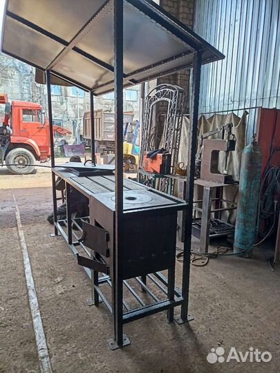 Мангал с крышей