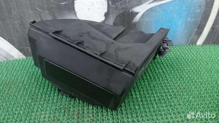 Корпус блока предохранителей Рено Меган Сценик 1