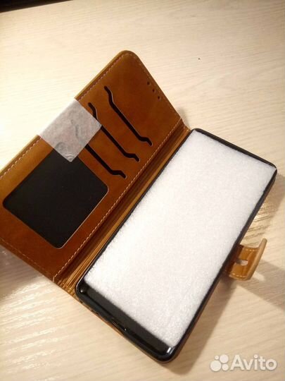 Чехол-книжка Sony Xperia XZ3