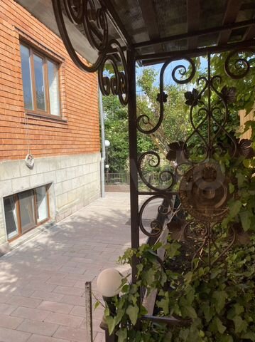 Дом 450 м² на участке 5 сот.