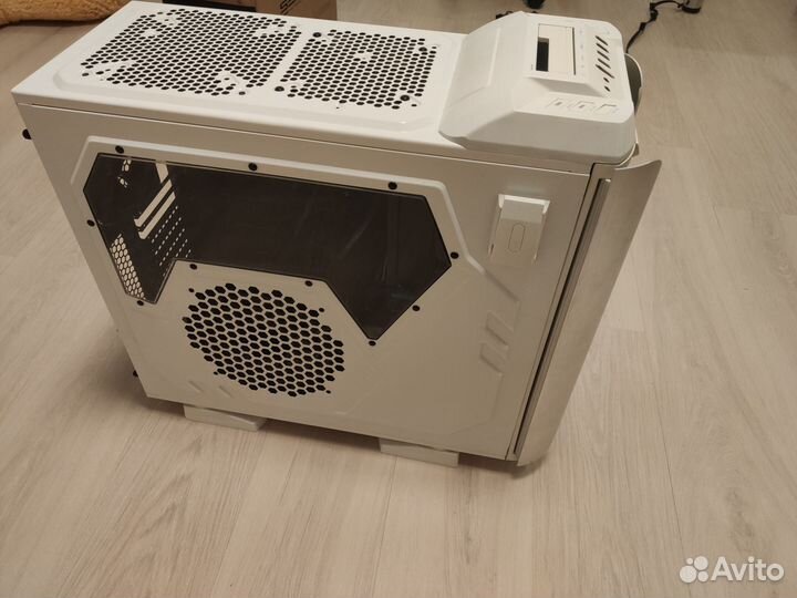 Thermaltake armor revo (snow edition)