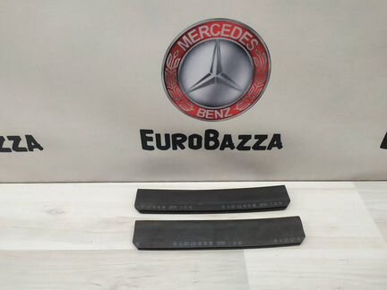 Уплотнительная накладка капота Mercedes W203