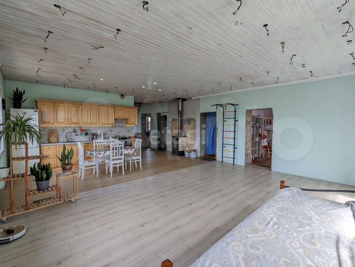 Дом 308 м² на участке 15 сот.