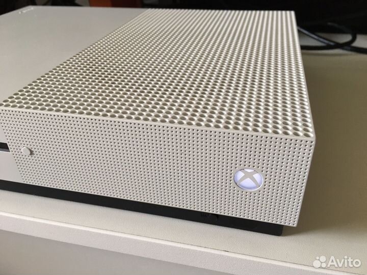 Xbox One S 1TB с Дисководом