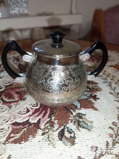 Сахарница и набор для сервировки, подстаканник