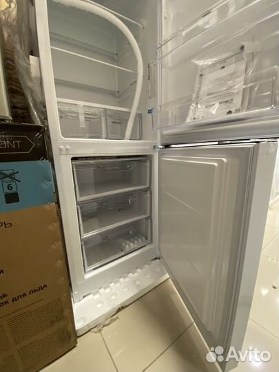 Холодильник indesit новый