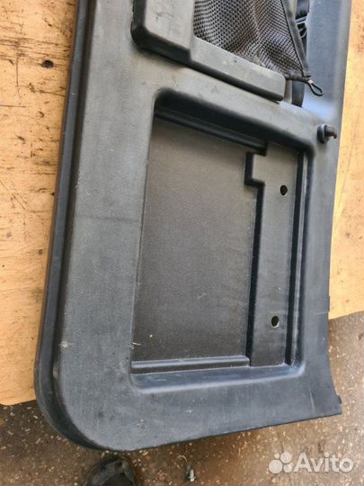 Обшивка багажника Mitsubishi Pajero 3 3.5 2001