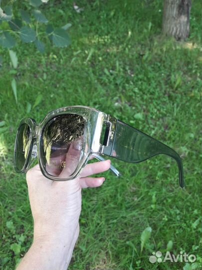 Солнцезащитные очки бренда Мэри Кэй