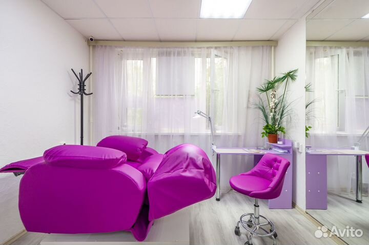 Мастер по наращиванию ресниц