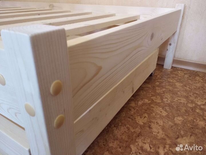 Подростковая / Односпальная кровать из массива