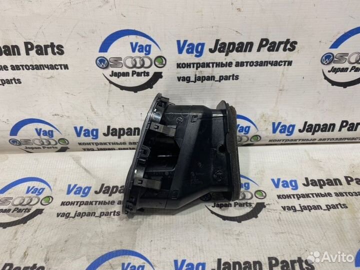 Воздуховод салона передний правый Volkswagen