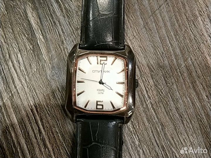 Часы Спутник