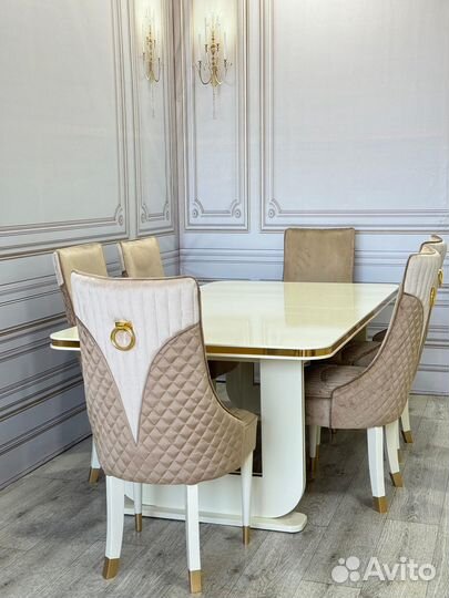 Стол и стулья