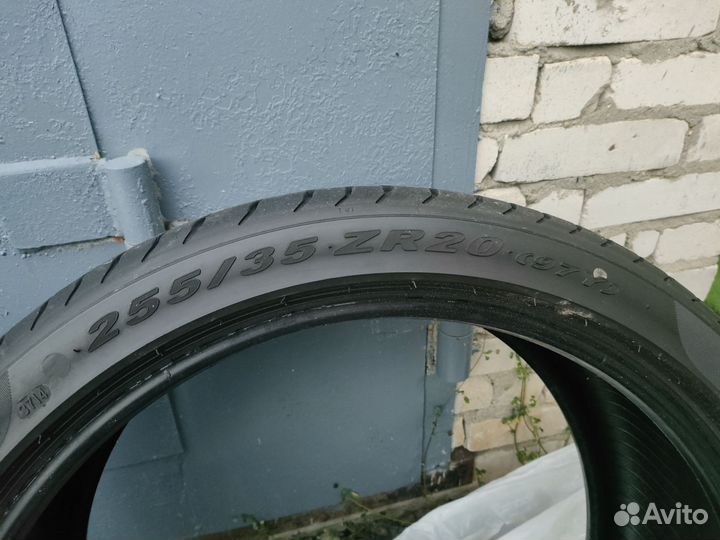 Pirelli P Zero 255/35 R20 и 295/30 R20 101C