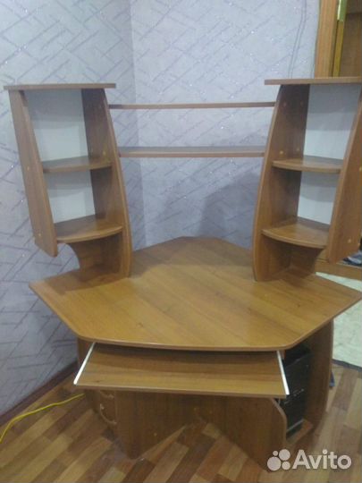 Компьютерный стол