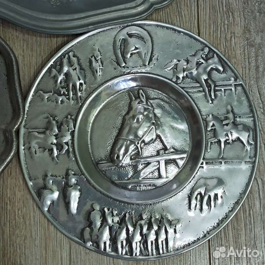 Настенные тарелки из олова