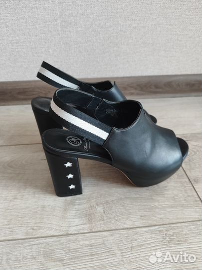 Босоножки женские