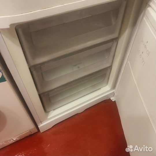 Холодильник Hotpoint-Ariston