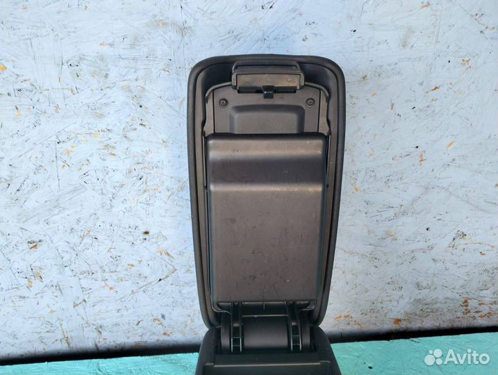 Подлокотник Mazda 6 GG