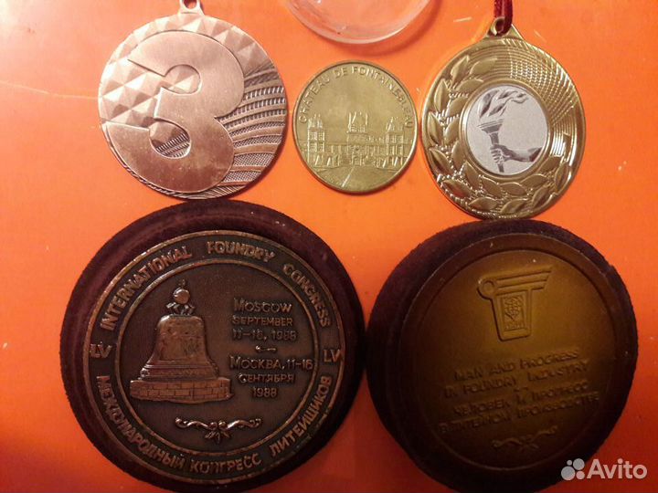 1Настольная, 3 сувенирные медали