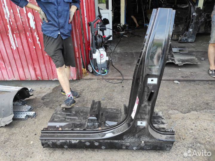 Стойка кузова средняя левая Bmw X5 E70 N55 (3