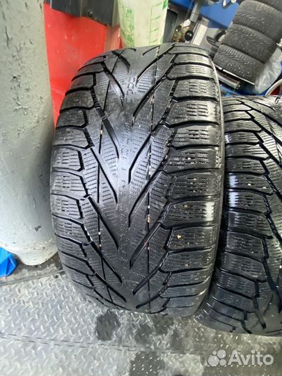 Nokian Tyres Hakkapeliitta R2 SUV 265/50 R20 111R