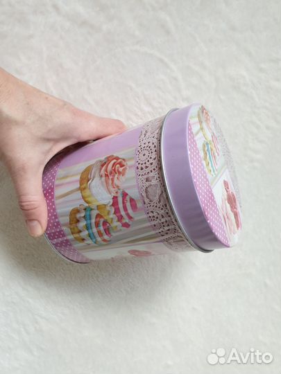 Новая жестяная банка для сладостей или сыпучих