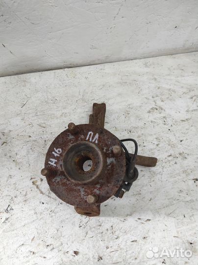 Поворотный кулак передний левый Nissan Almera N16