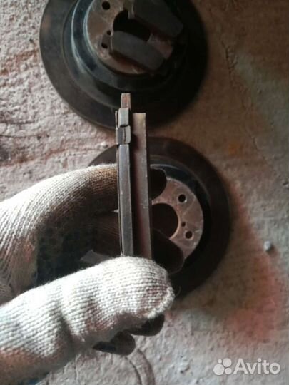 Задние тормозные диски и колодки Subaru