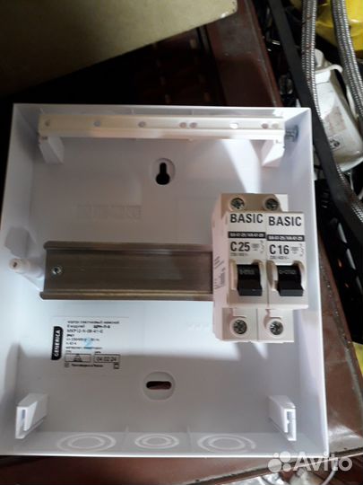 Корпус пластик навесной и два автомата