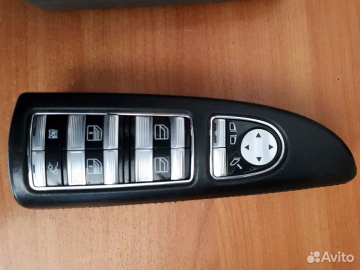Кнопки стеклоподьемников Мерседес W221