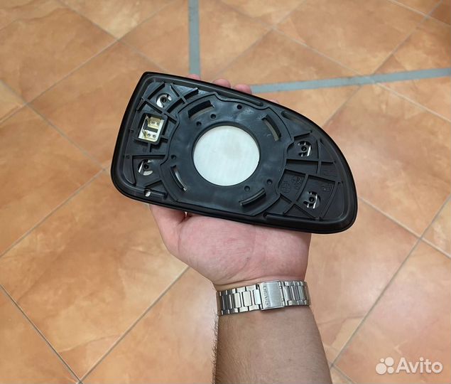 Стекло зеркала наружного левого на Hyundai Accent