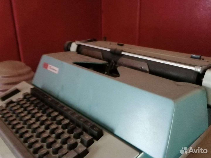 Печатная электрическая пишущая машинка Оптима