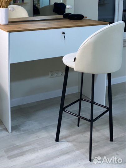 Стул для визажиста бровиста