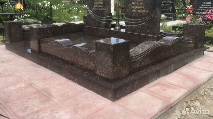 Гранитная плитка и комплексы из гранита