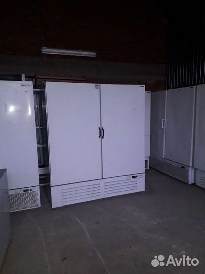 Морозильный и универсальный шкаф