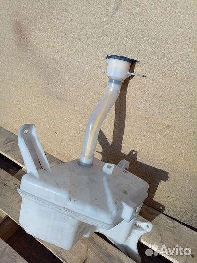 Бачок омывателя Toyota auris