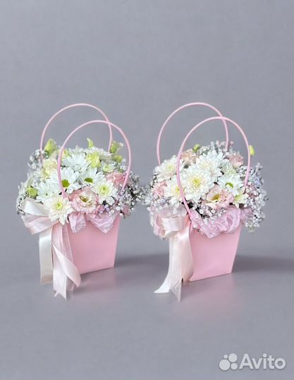 Цветочная композиция из живых цветов