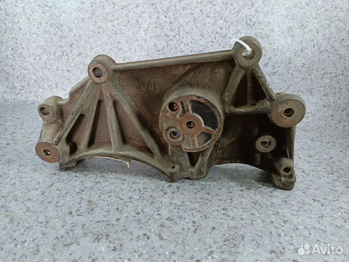 1900380 Кронштейн компрессора кондиционера D13