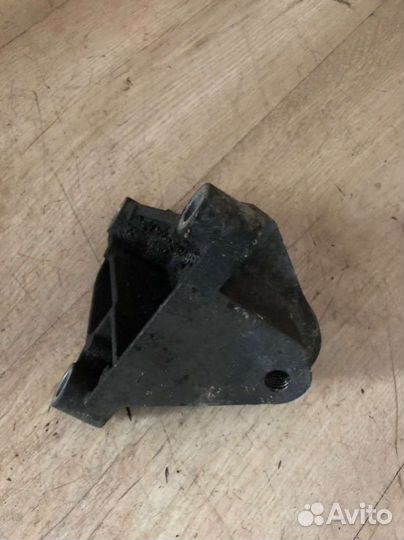 Кронштейн (крепление) renault megane 2 1.9 nn