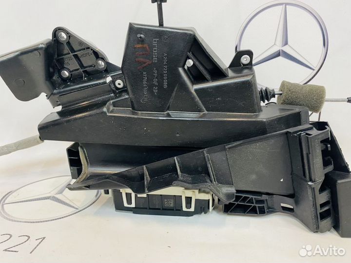 Замок двери передней левой Mercedes W204