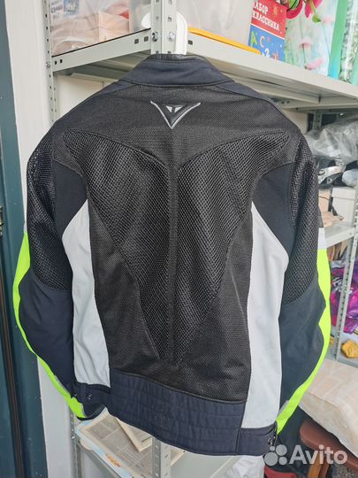 Мотокуртка dainese 46 с ветрозащитой,защитой спины